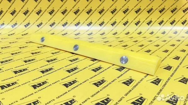 Накладка  рукояти (15FT) боковая ОЕМ 6111618M1